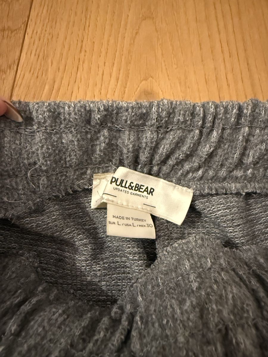 Pull&Bear Pantaloni: Pull&Bear Jogginghose – Usato da Luzern venduto da sydney01. 2