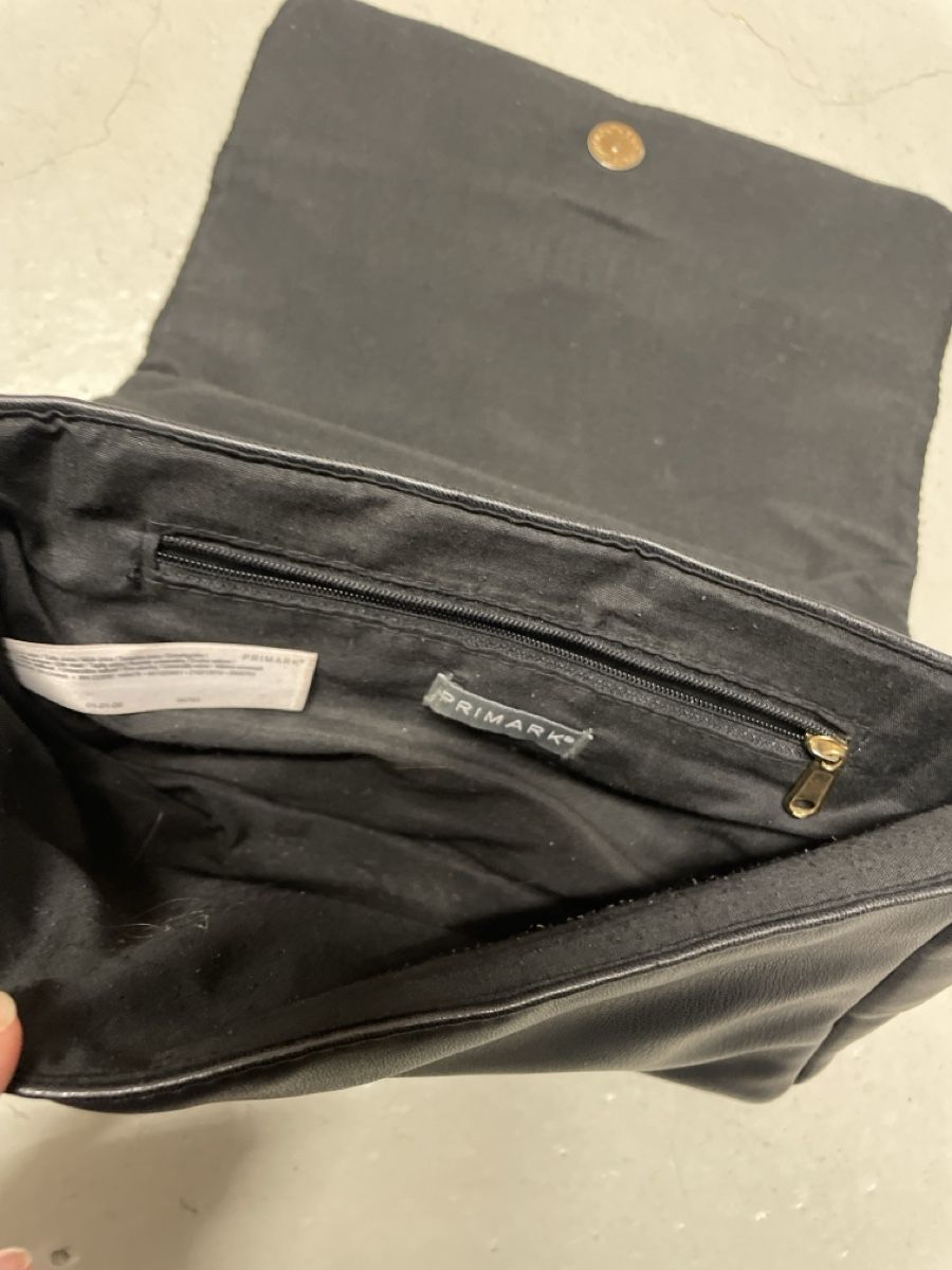 Borse da donna: Schwarze Handtasche mit Goldkette – Nuovo (secondo la descrizione) da Urdorf venduto da Anassor 2