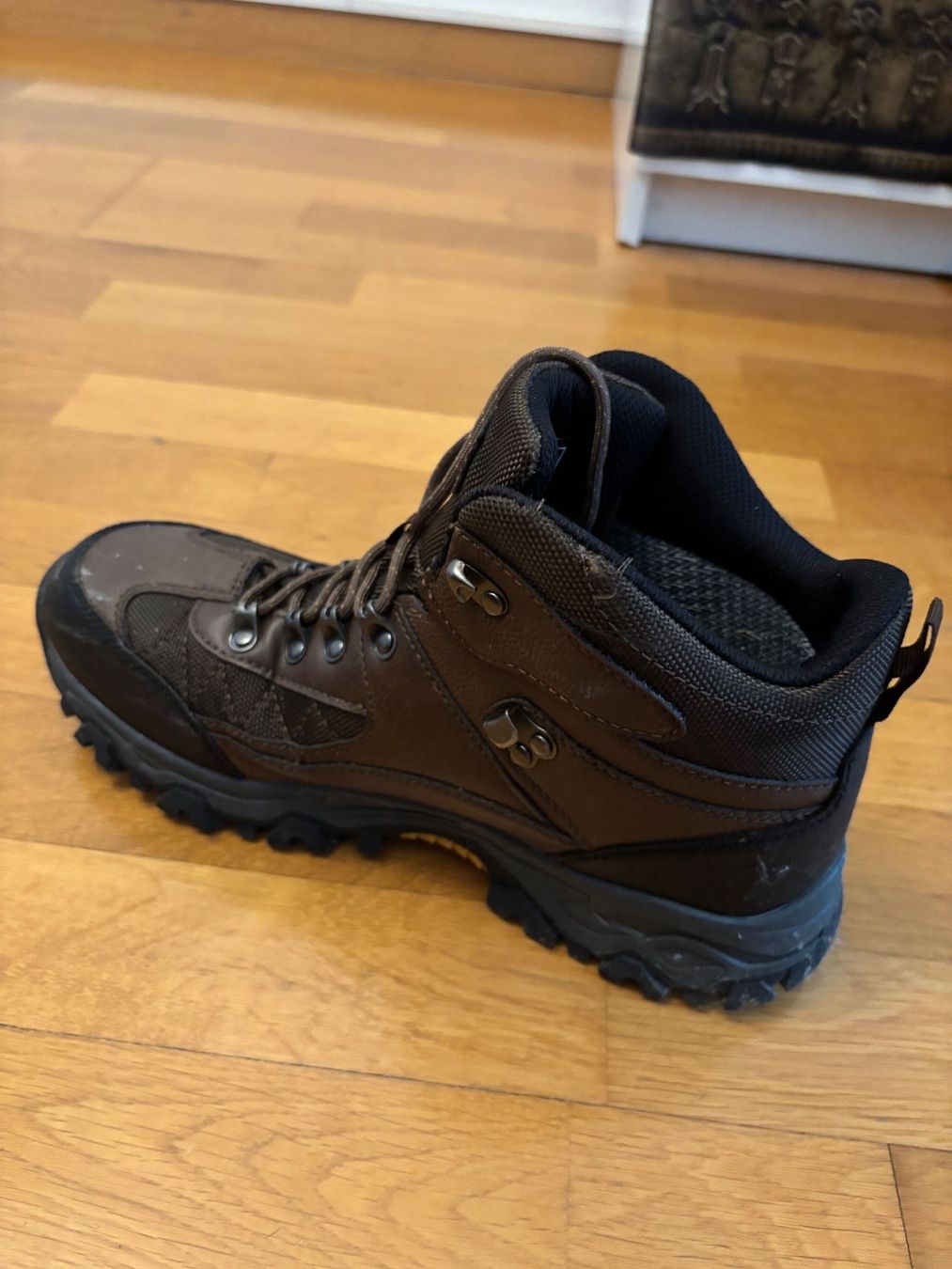 Scarpe da uomo: Gebrauchte wasserdichte Wanderschuhe, Größe 45 – Usato da Luzern venduto da snb_hjz2 1