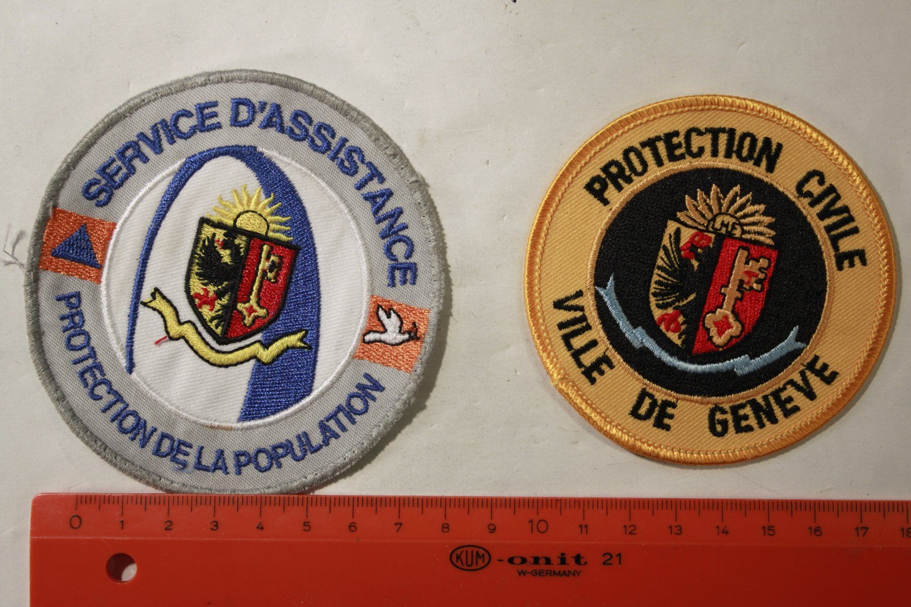 Plaquettes & Badges: 2 badges GE – D'occasion à La plaine par 762