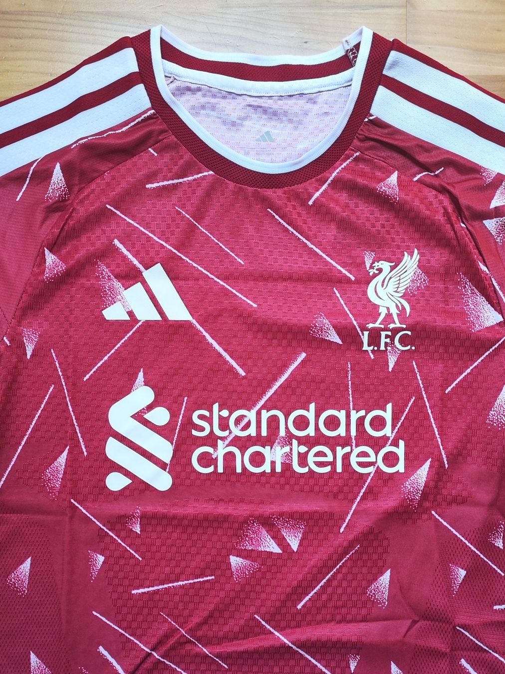 Adidas Leibchen & Hosen: Liverpool Heimtrikot 2026/27 – Neu (gemäss Beschreibung) aus Breitenbach von Lqris 2