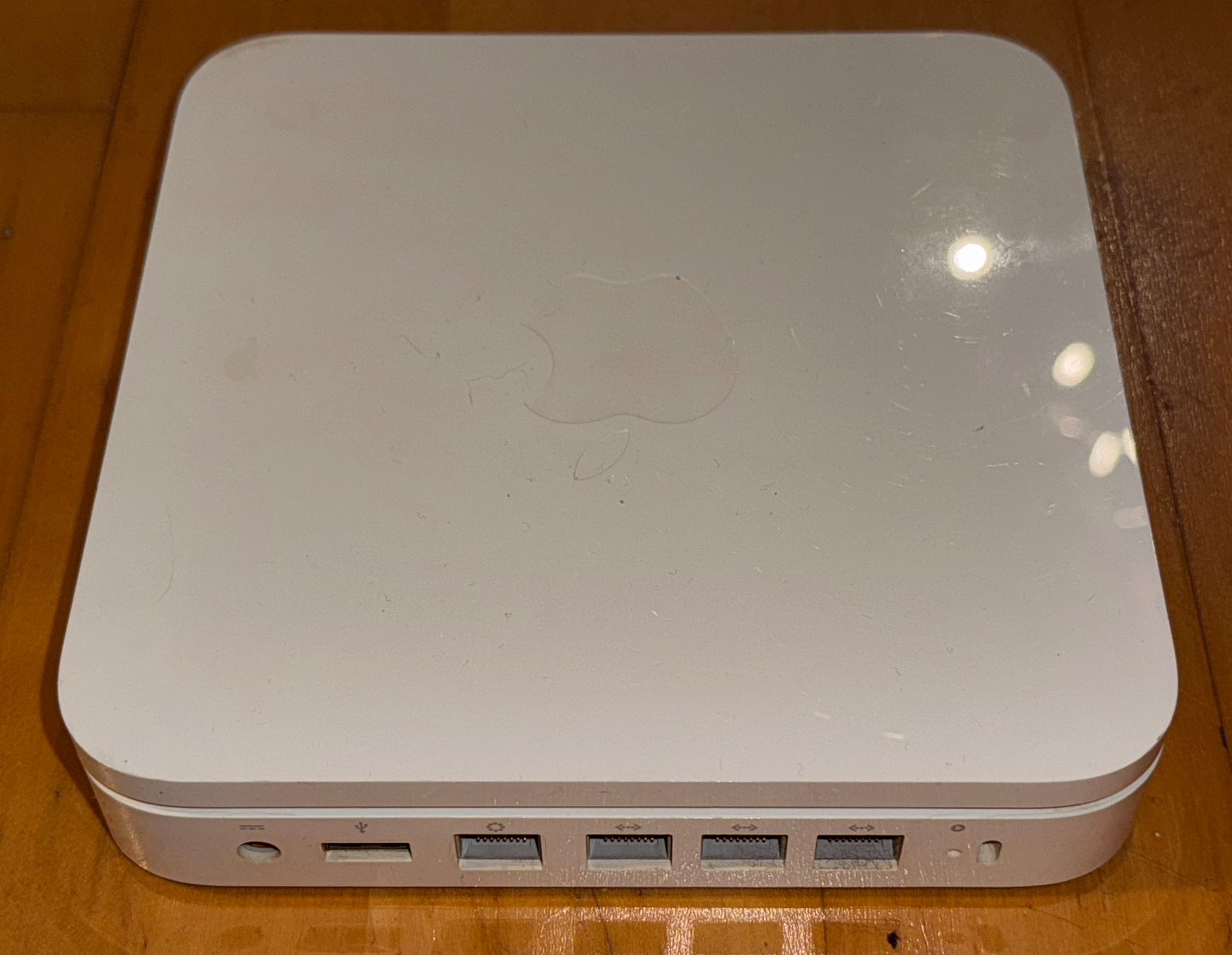Apple Modem & Router: Apple Airport Base Station A1143 – Difettoso da Unterengstringen venduto da NOISE