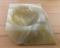 Aschenbecher aus Alabaster