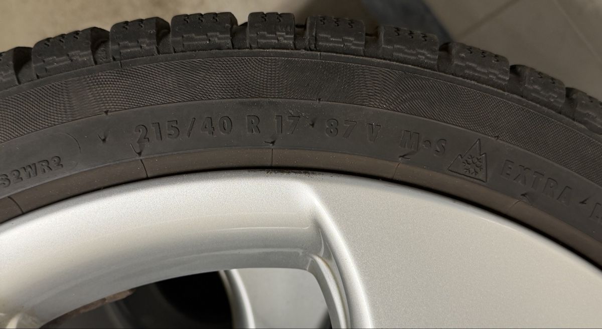 Pneumatici & Ruote complete: Winterreifen 215/40-17 Continental – Usato da Aesch BL venduto da Erin3 3