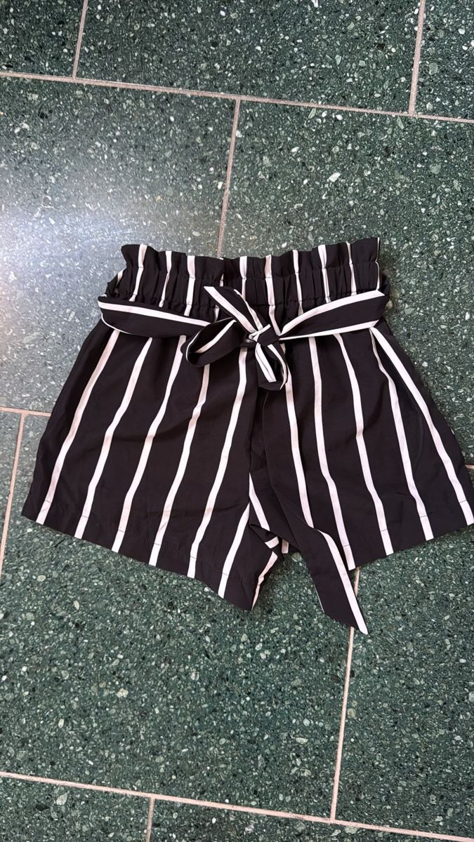Pantaloni: Kurze Hose gestreift mit Band – Nuovo (secondo la descrizione) da Oftringen venduto da mar_7f8c 1