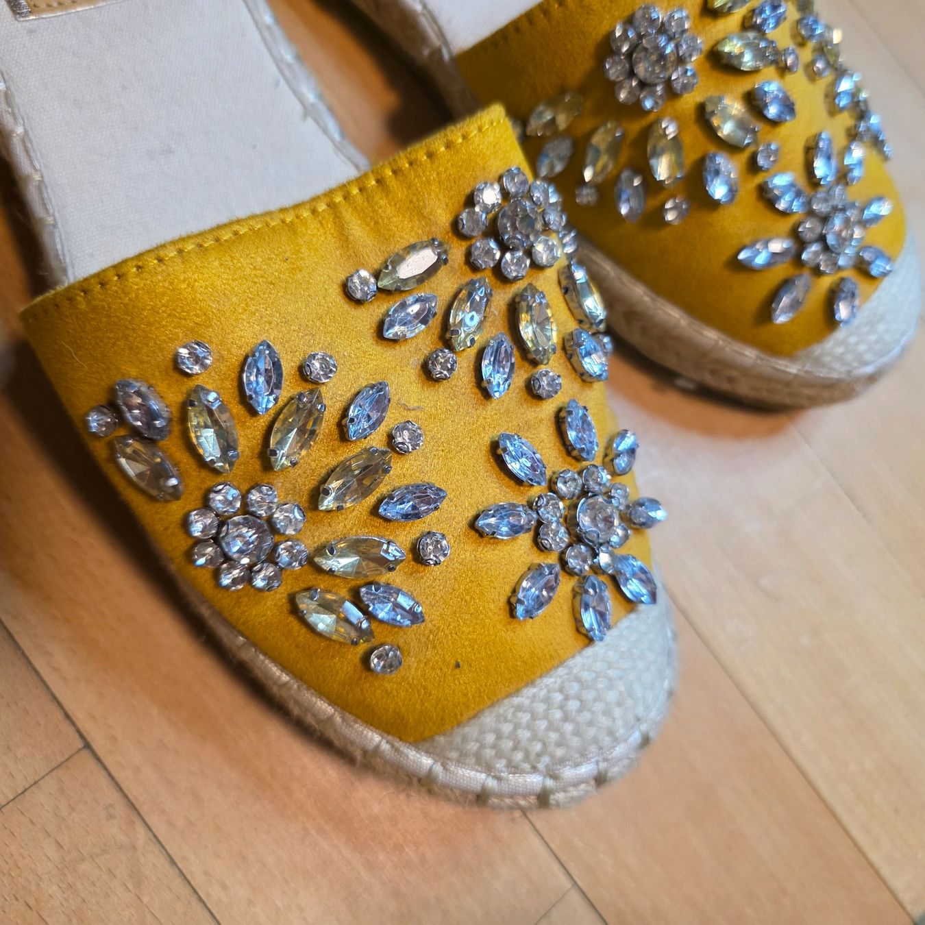 Scarpe da donna: DeeZee Ocker Sandalen mit Strass Gr.39 – Usato da Wald ZH venduto da CapLux 1