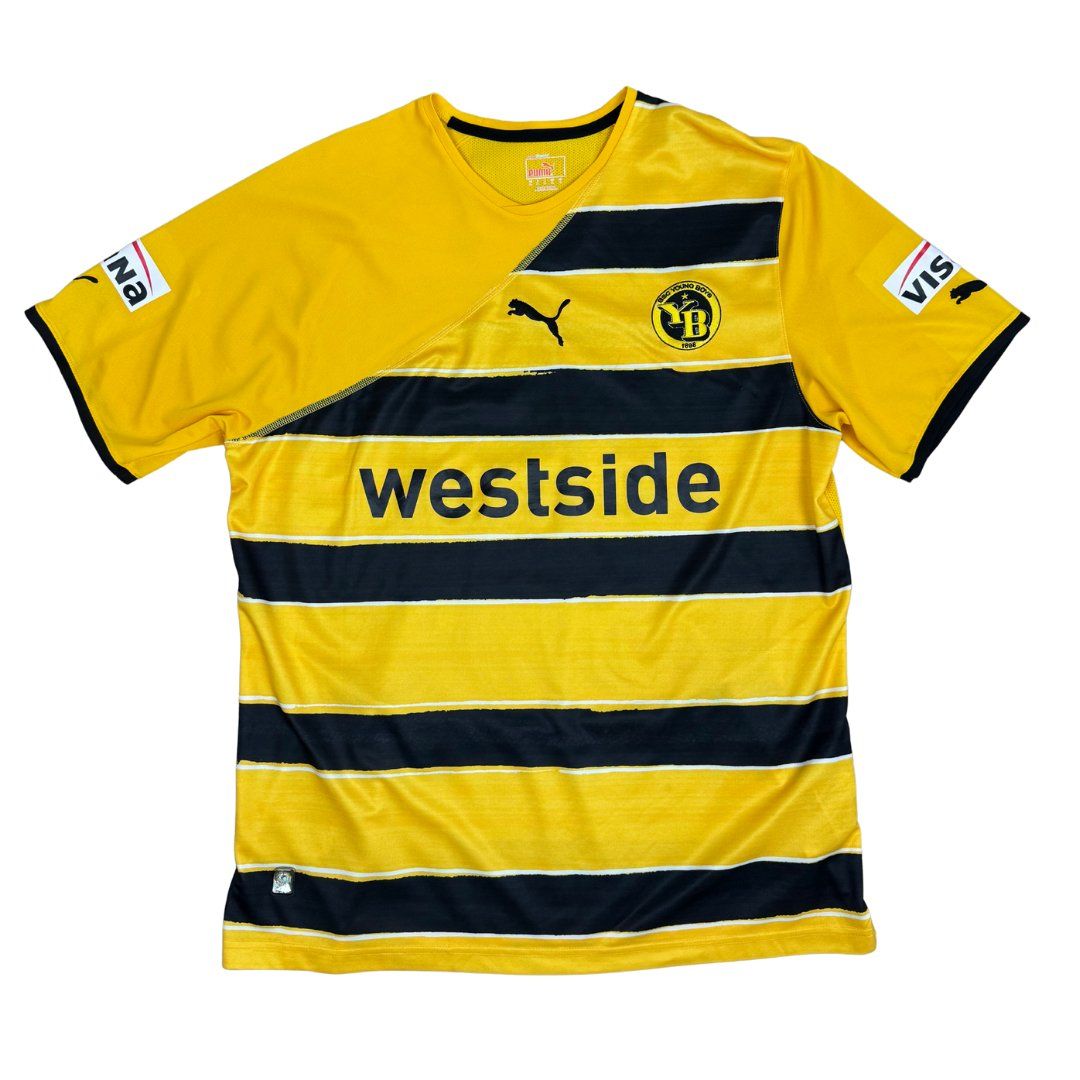 Puma Canottiere & Pantaloni: 2010-2011 BSC Young Boys - Maillot domicile Sutter #7 – Usato da Porrentruy venduto da BlindBoxFS 1