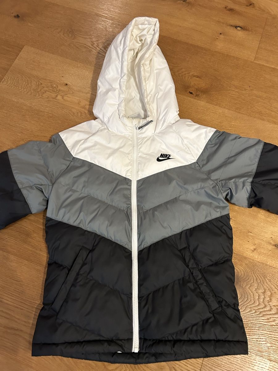 Giacche & Cappotti: Nike Outdoor Jacke – Usato da Kirchberg SG venduto da irirob 1