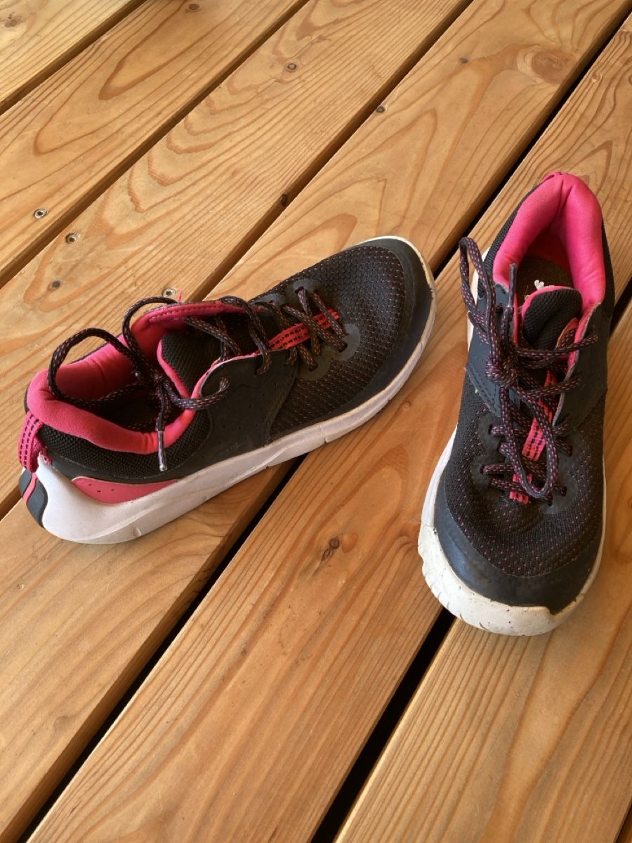 Schuhe für Mädchen: Hallenturnschuhe, GR. 27 – Gebraucht aus Felsberg von kat_v2cm
