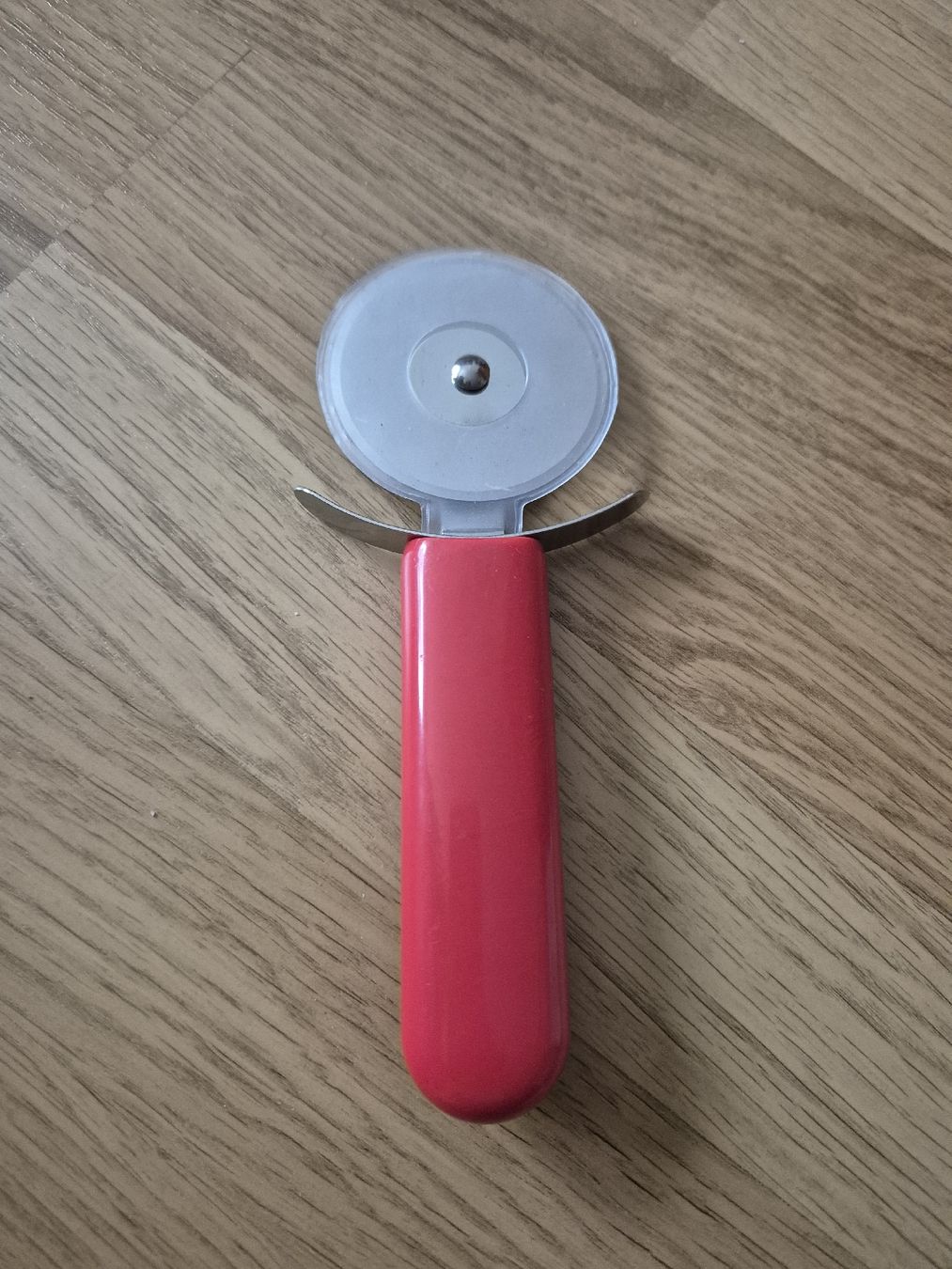 Ikea Elettrodomestici da cucina: Ikea Pizzaschneider, Rollschneider mit rotem Griff – Usato da Langenthal venduto da Polarisstern 1