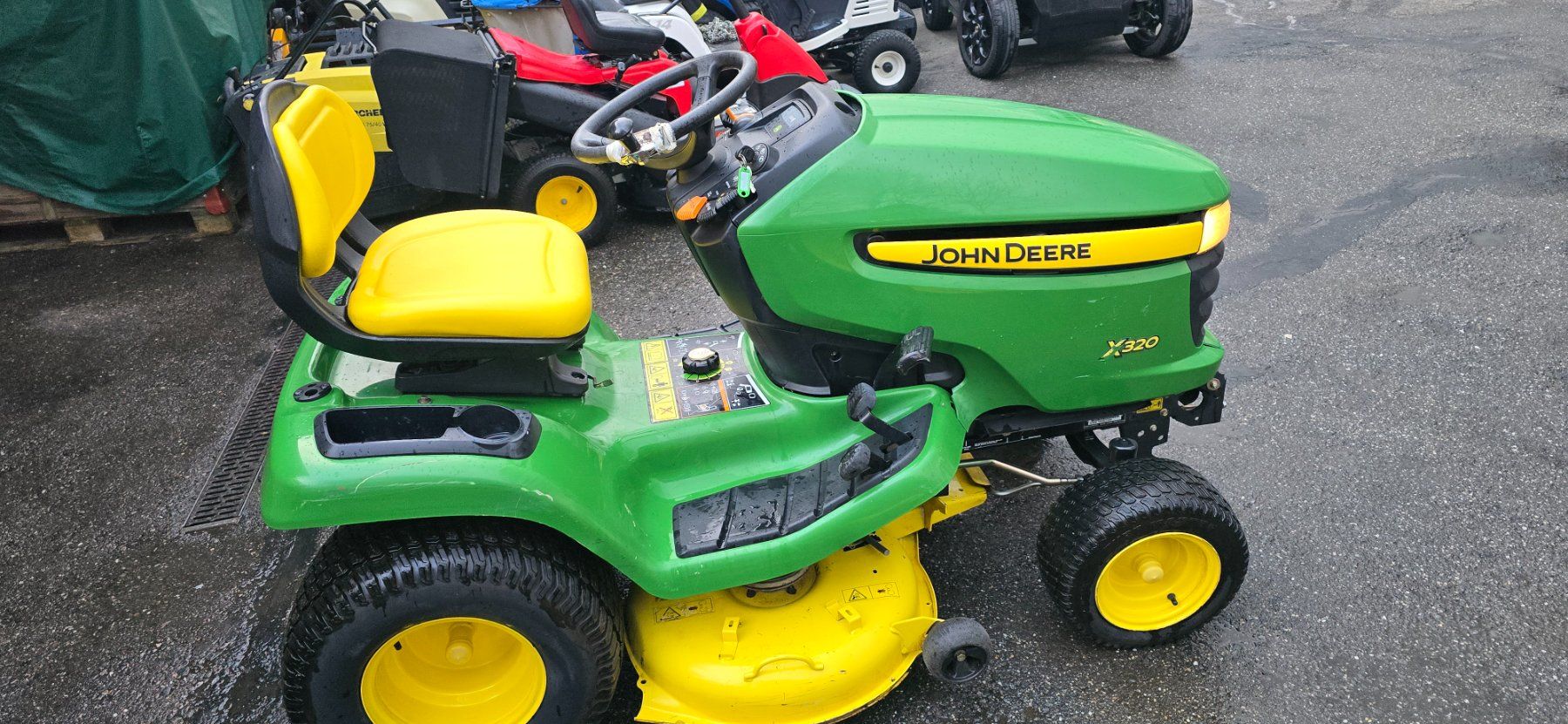 John Deere Tagliaerba: John Deere X320 Rasentraktor, – Usato da Rain venduto da Fafan069 2