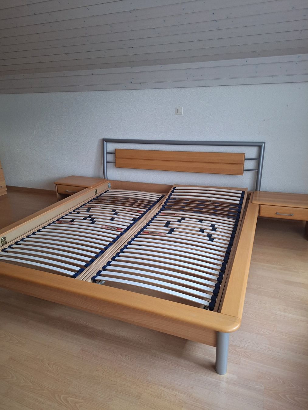 Betten: Doppelbett mit 2 inkludierten Nachttischen – Gebraucht aus Altstätten SG von denise_b