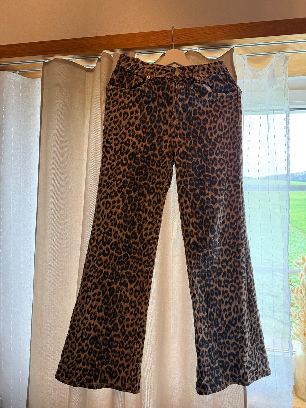 Jeans: Damen Jeans mit Leopardenmuster – Usato da Rümlingen venduto da Secondhand_statt_neu 2