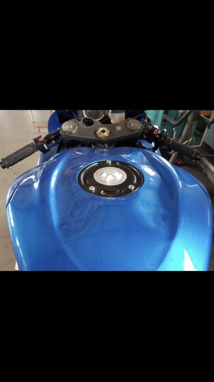 Suzuki Route: Suzuki GSX-R 600 L1 Racing Motorrad – D'occasion à BERINGEN par fiat126 2