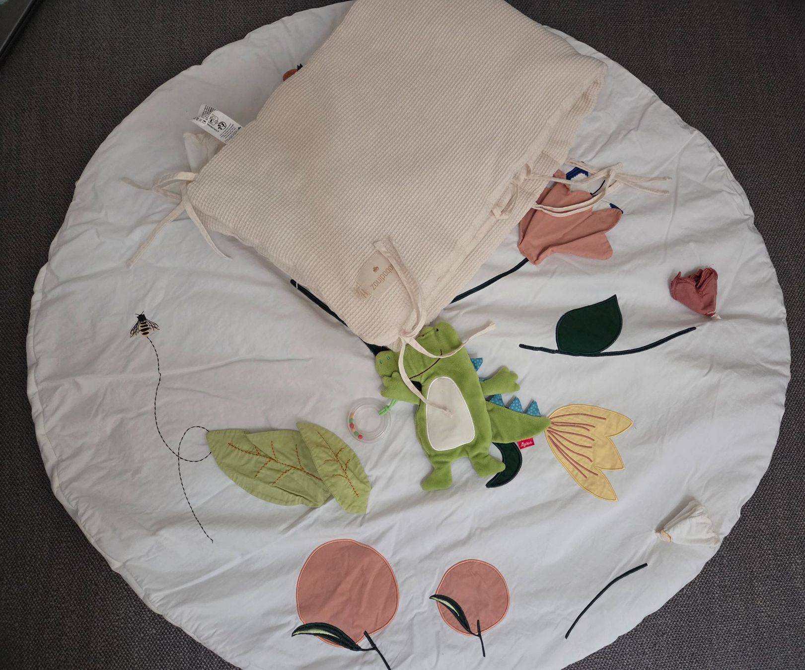 Spielmatte: Set:Spieldecke, Bettumrandung, Spielzeug – Gebraucht aus Hedingen von MoonCardCollect