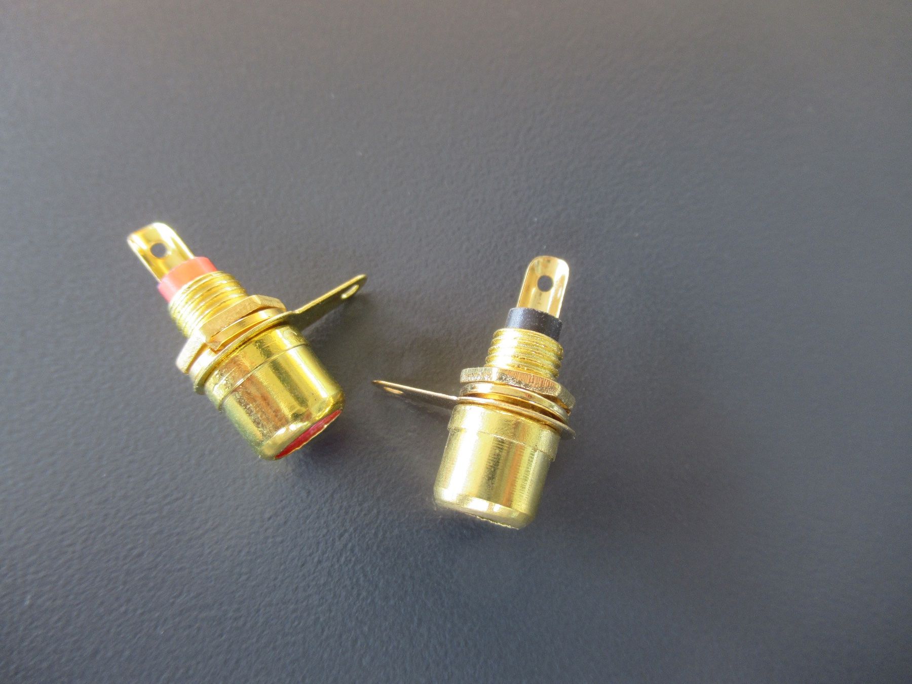Kabel: 2 Stk. Cinch - Einbaubuchse, vergoldet – Neu und originalverpackt aus Obergösgen von cairn 1