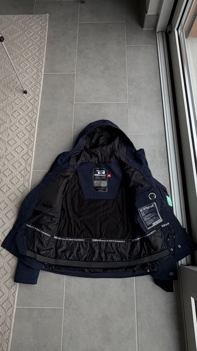 Skis: Kids Ski Jacket – Gebraucht aus Villeneuve VD von mar_9pmd 1