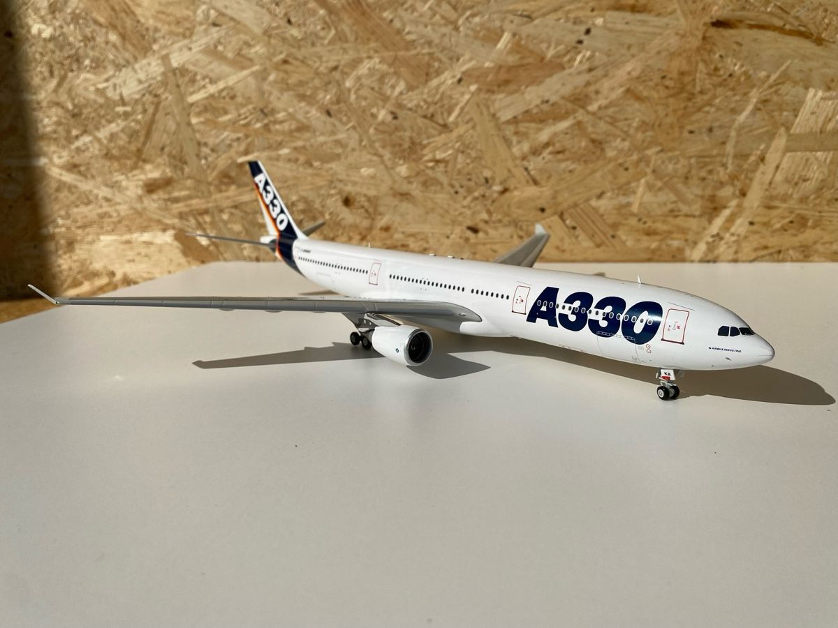 Airbus Modellbausätze & Standmodelle: A330 Metallmodell Inflight200 Massstab 1:200 – Gebraucht aus Meiringen von sellswiss 2