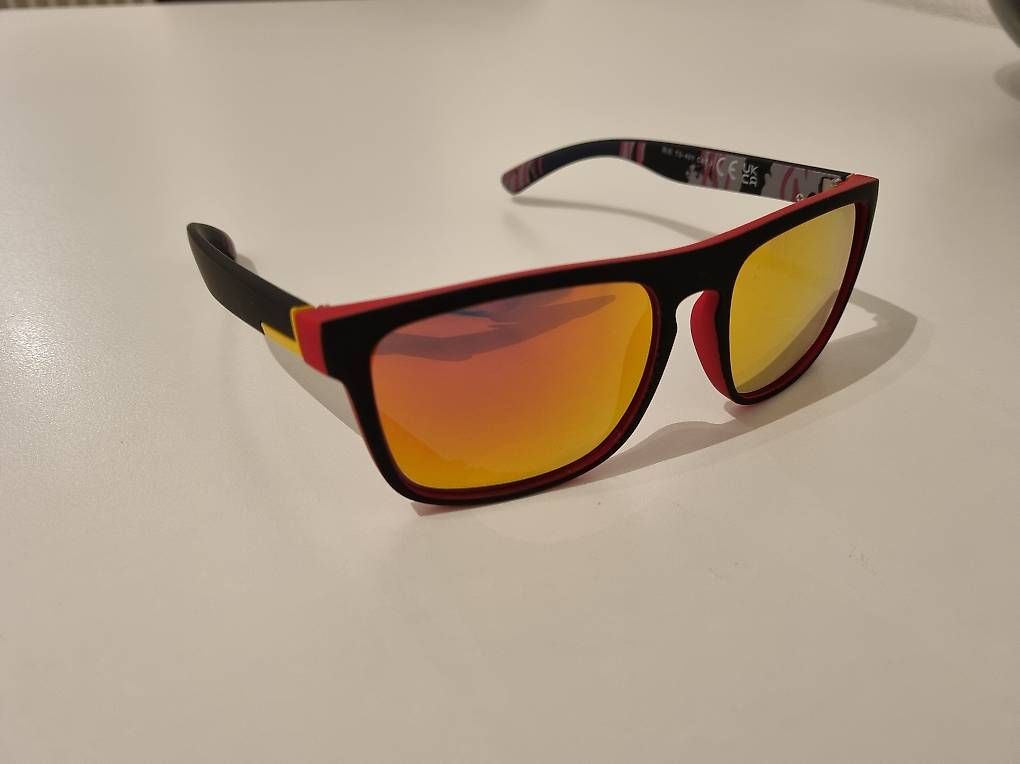 Occhiali & Lenti: Lunettes de soleil rouges – Usato da Gland venduto da Khazmur1 1