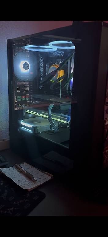 PCs: Gamer Computer mit Bildschirm  – D'occasion à Wald ZH par dan_v62y