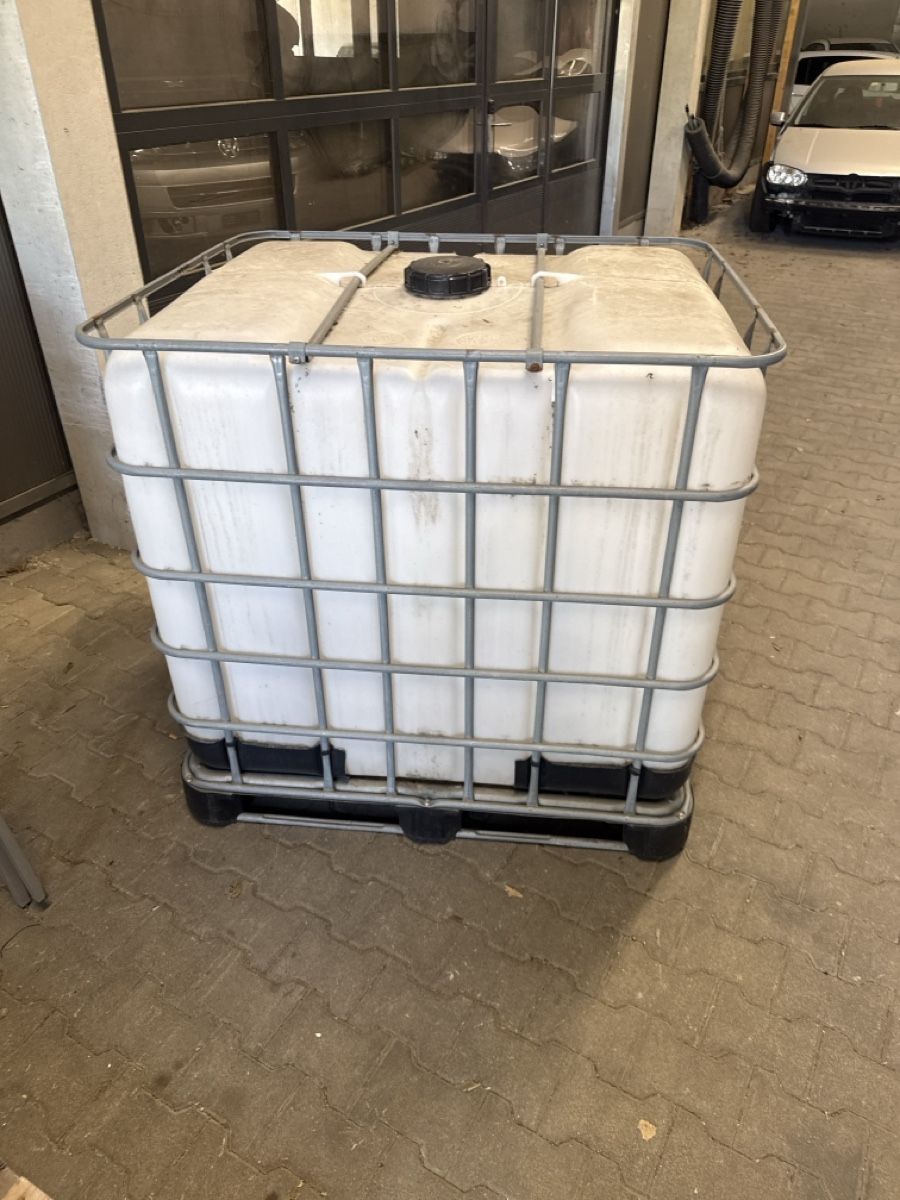 Abbeveratoi e trogoli: IBC Container 1000L gebraucht mit Metallgestell – Usato da Bischofszell venduto da McLuca81 1