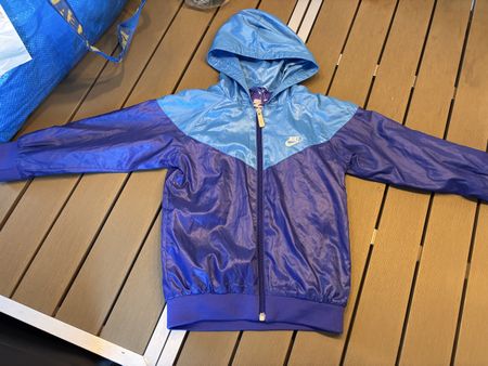 Nike Jacke Kinder, Grösse 90-96, Top Zustand für Frühling!