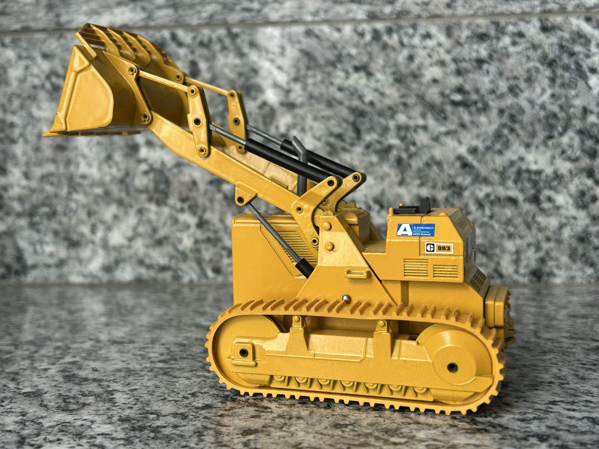 Caterpillar Kit di modellismo & Modellini statici: Caterpillar 983, 1:50 – Usato da Horw venduto da Tigercat635 2