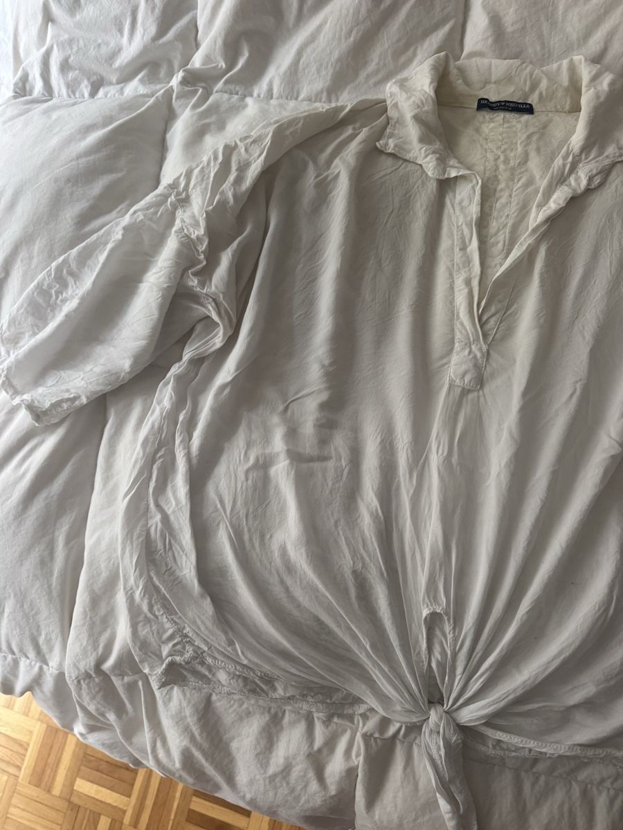 Brandy Melville Blusen: Chemisier Brandy Melville blanc noué devant – Gebraucht aus Genève von lejardindesvetements 1