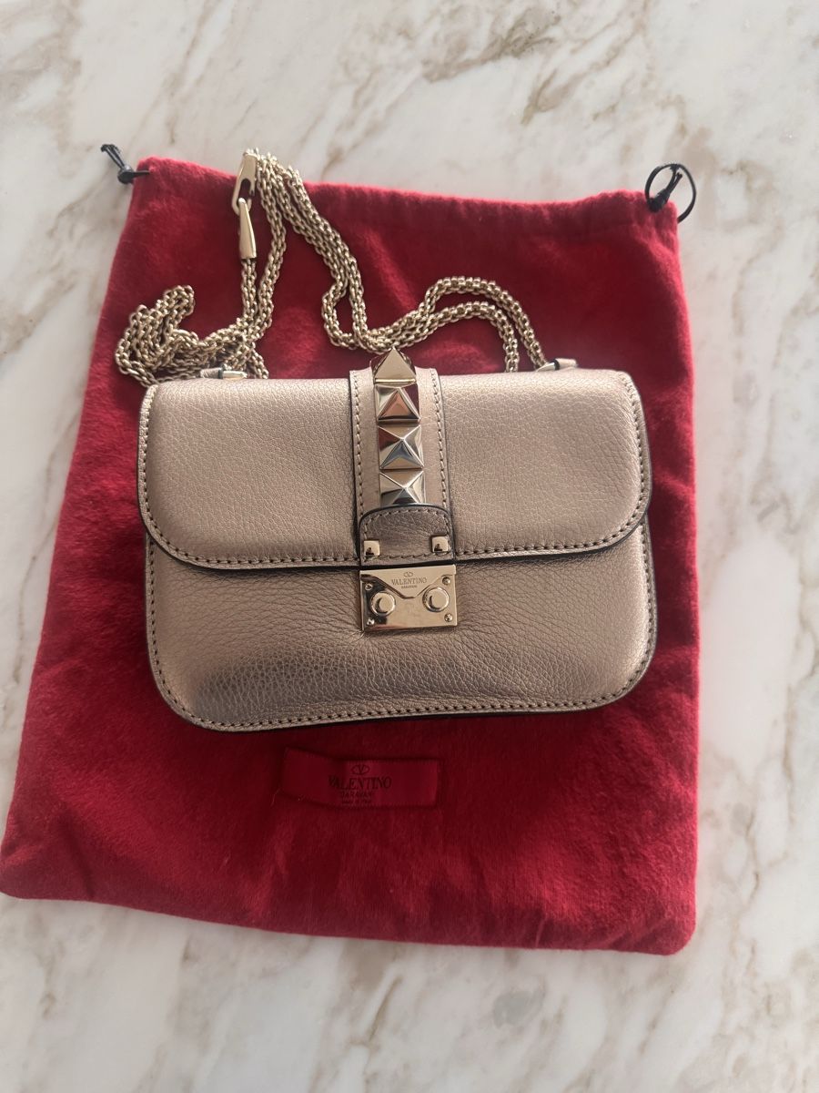 Valentino Borse da donna: VALENTINO Small Glam Lock Bag Leather Gold – Nuovo (secondo la descrizione) da Zürich venduto da SAM16
