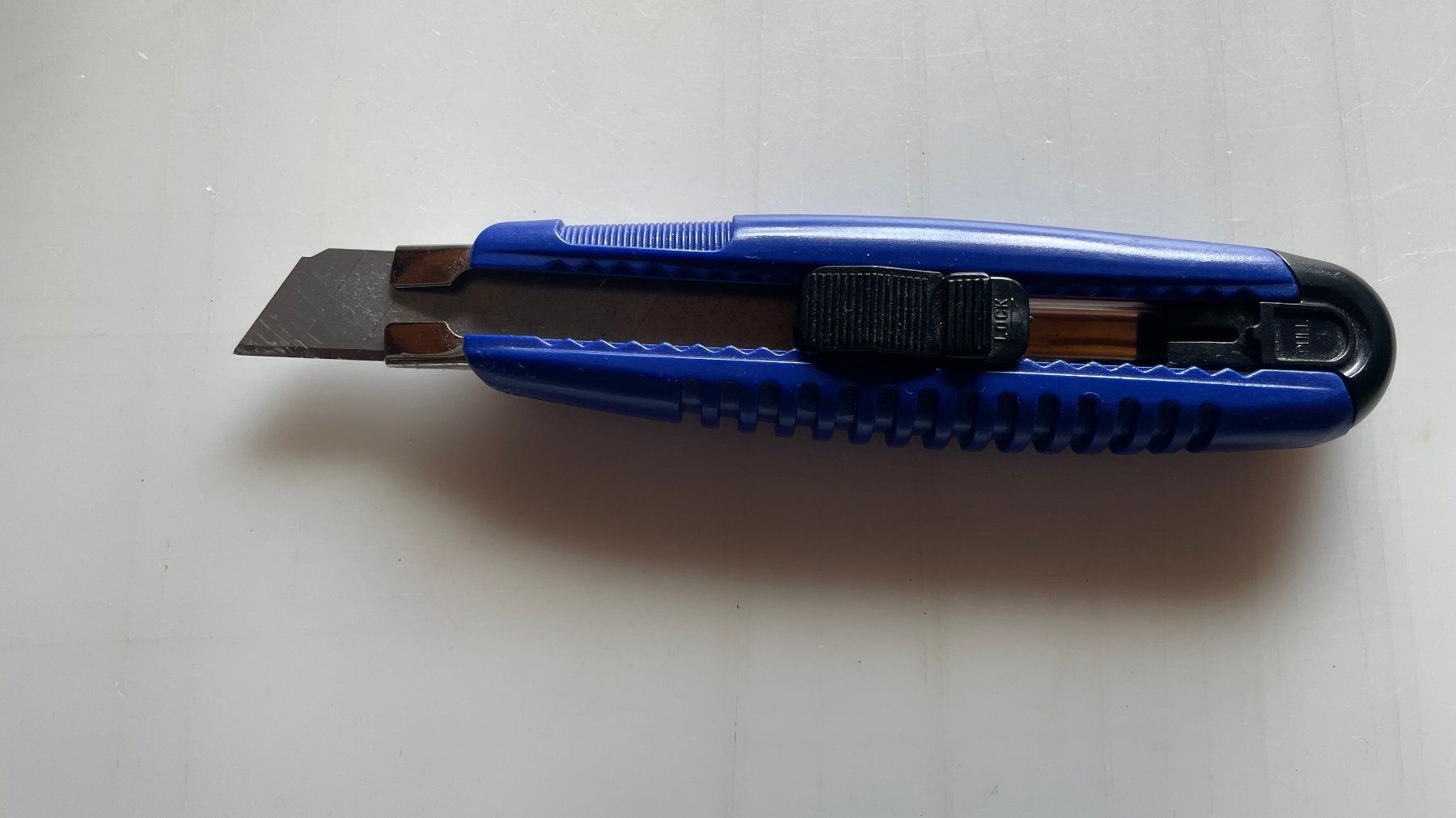 Accessori: Neues, blaues Teppichmesser - Vielseitig einsetzbar! – Usato da Glattfelden venduto da cybermaxx 2
