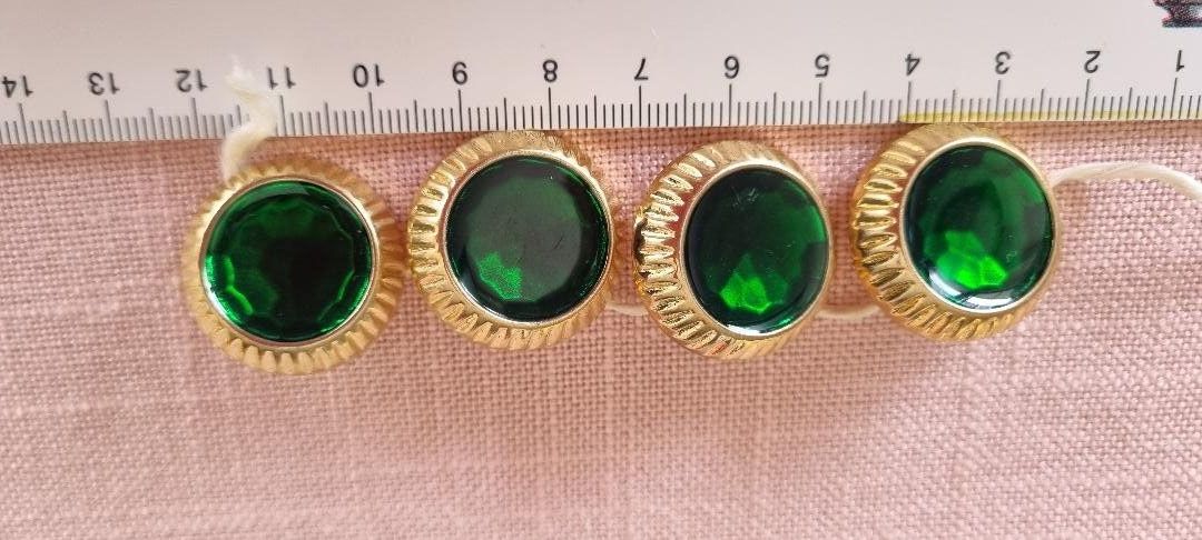 Boutons: boutons 4 – Neuf (Voir description) à Tolochenaz par nieeva