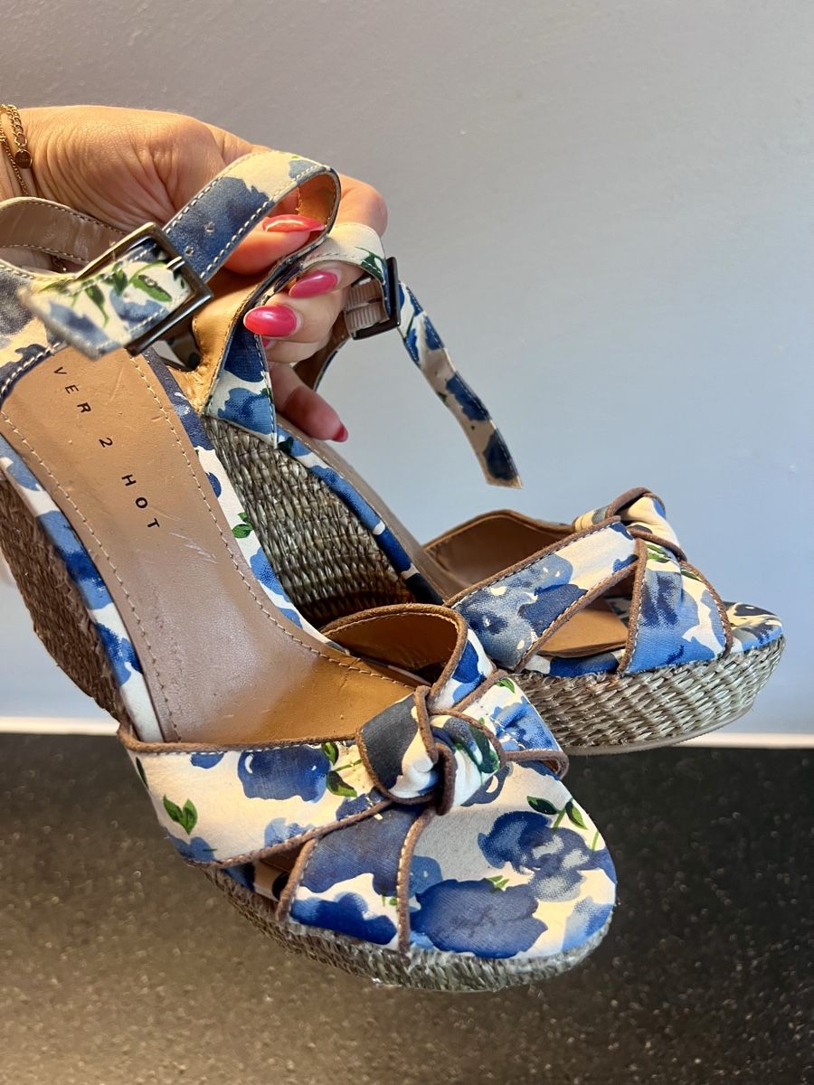 Scarpe da donna: Keil High Heel Gr 37 in Blumenprint – Usato da Balgach venduto da Ni.Steiger