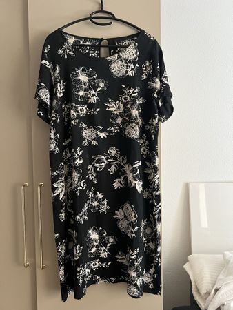 Kleid Damen Schwarz Blumenmuster Grösse XL guter Zustand
