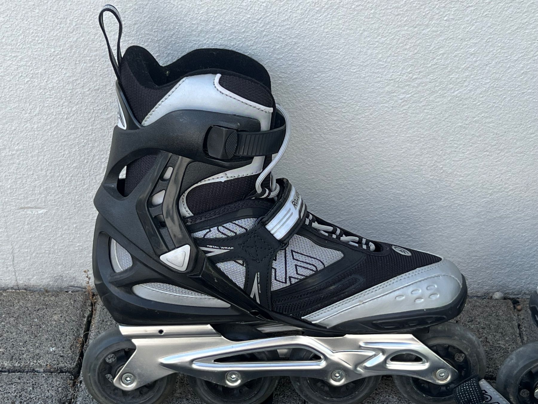 K2 Patins à roul. & inline: Rollerblades mit Protektoren, wenig gebraucht – D'occasion à Bottmingen par dan_dv62 2