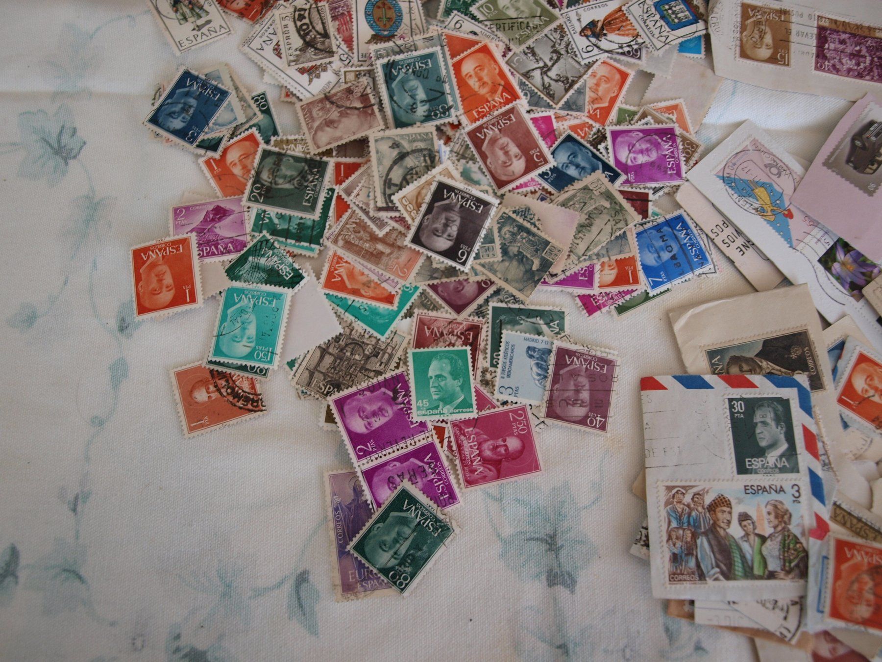 Alle Briefmarken: Spanien ca1500 Marken = 250 g . mit Papier + Abgelöst – Gebraucht aus Aarau von Marcele0 3