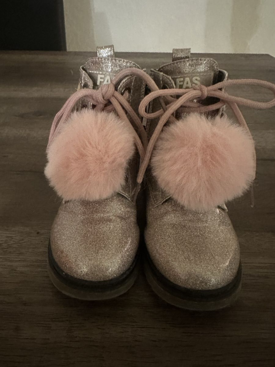 Schuhe für Mädchen: Mädchen Schuhe – Gebraucht aus Rudolfstetten von Massimo6423