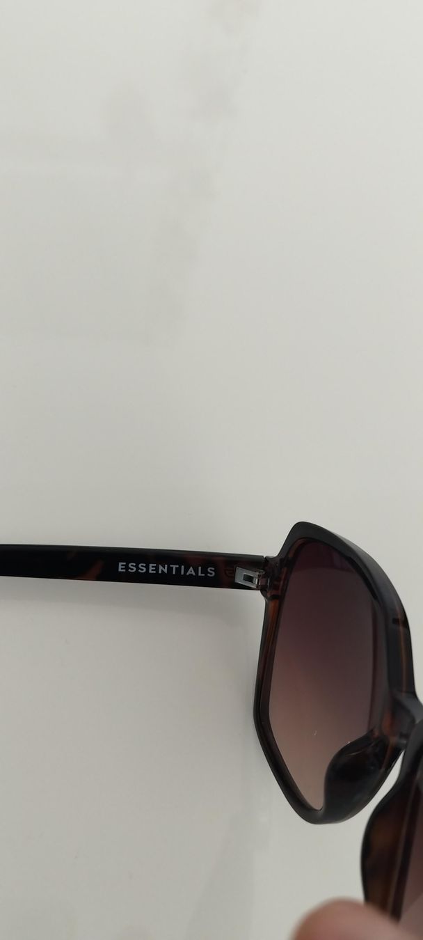 Occhiali & Lenti: Essentials Sonnenbrille – Usato da Basel venduto da Meda.moja 4