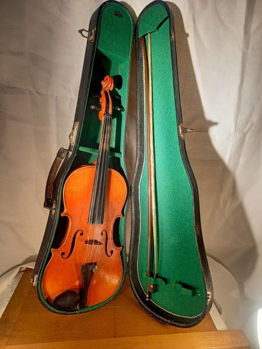 Strumenti musicali: Violon et son étuit – Usato da Ponts-de-Martel venduto da Henri-Louis