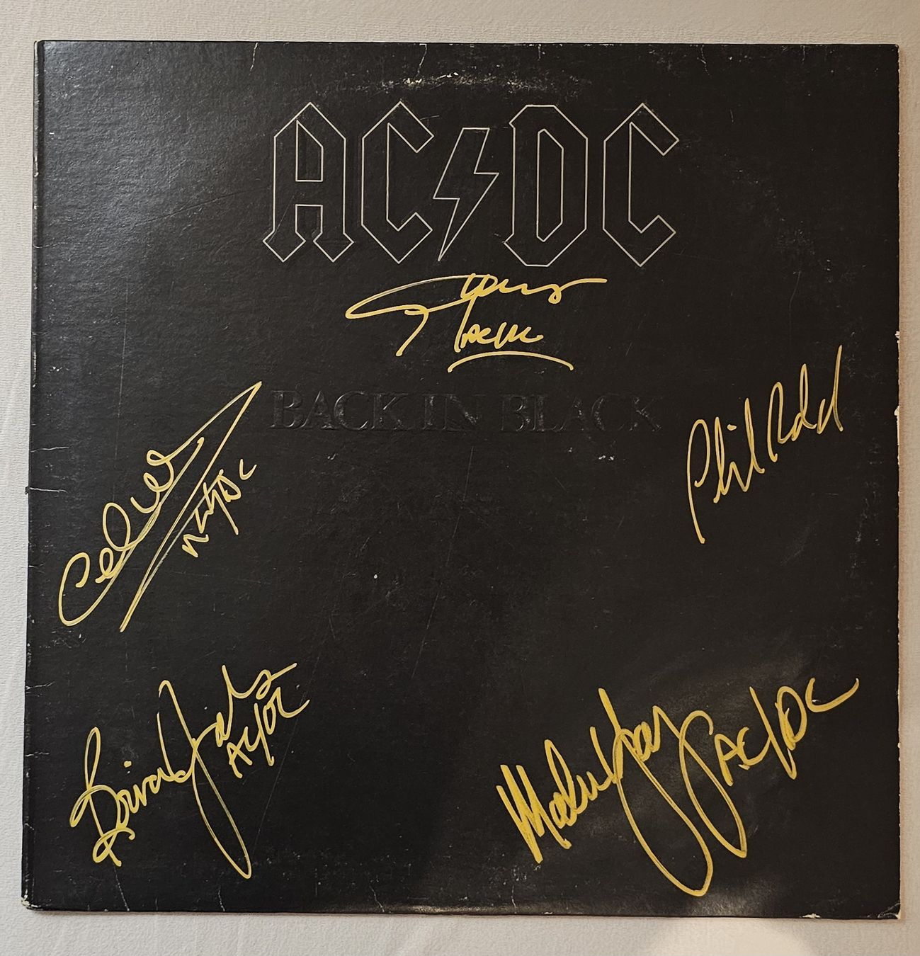 Autografi: AC/DC Back in Black Full signed Autograph + COA – Usato da Payerne venduto da UpPower
