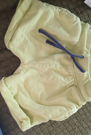 Lällhellgrüne Shorts, Grösse 80