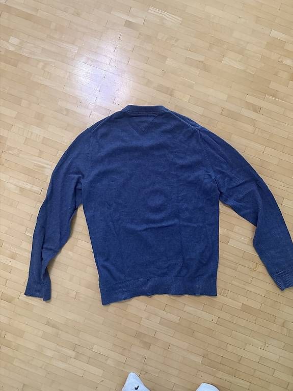 Maglioni & Felpe: Tommy Hilfiger Pullover Hellblau Grösse S mit V-Ausschnitt – Usato da Scherzingen venduto da polini42 1