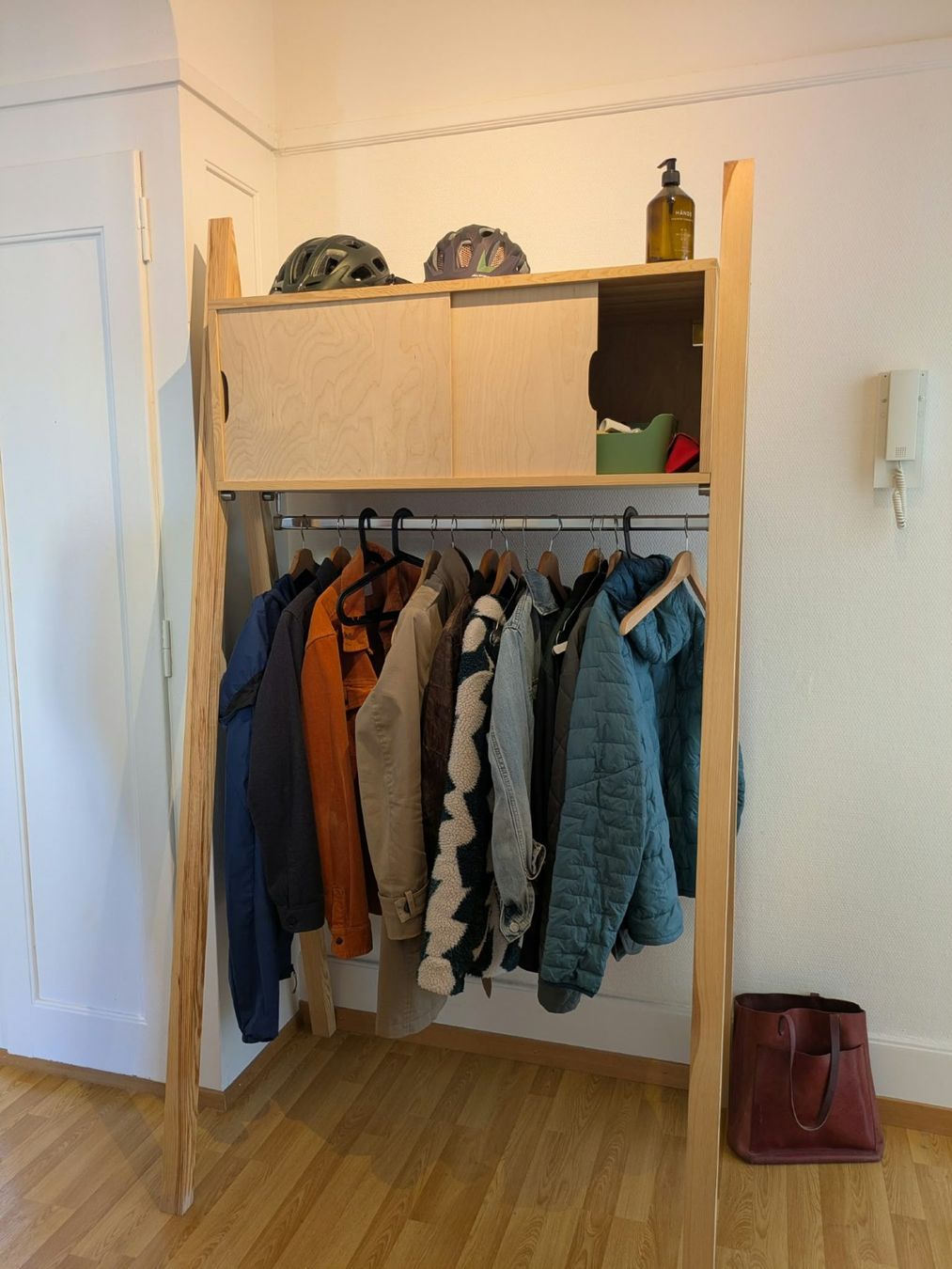 Garderobe: Garderobe/Kleiderständer aus Kiefer – Gebraucht aus Bern von CorinaG