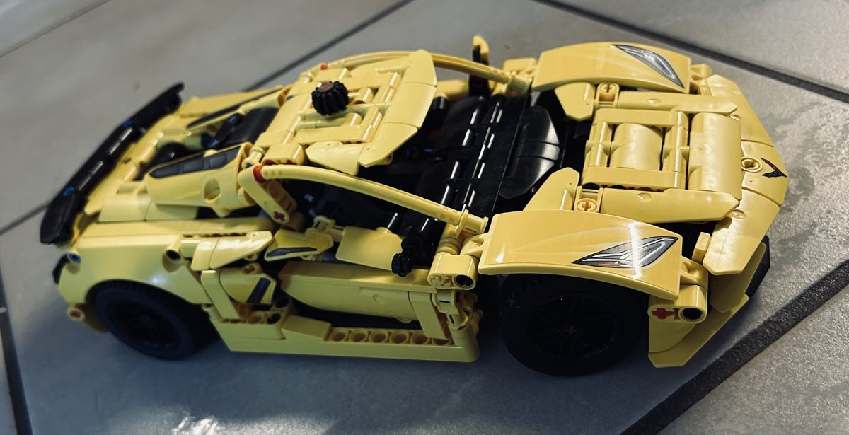 Lego Spielzeuge: Lego 42205 Corvette technic – Gebraucht aus L'Isle von DanielGed