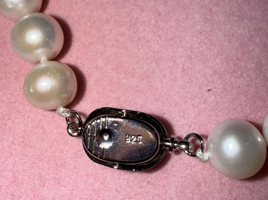 Catenine: Collier Perles eau douce et pendentif saphir – Nuovo e nell'imballaggio originale da St-Maurice venduto da Sandrinette123 3
