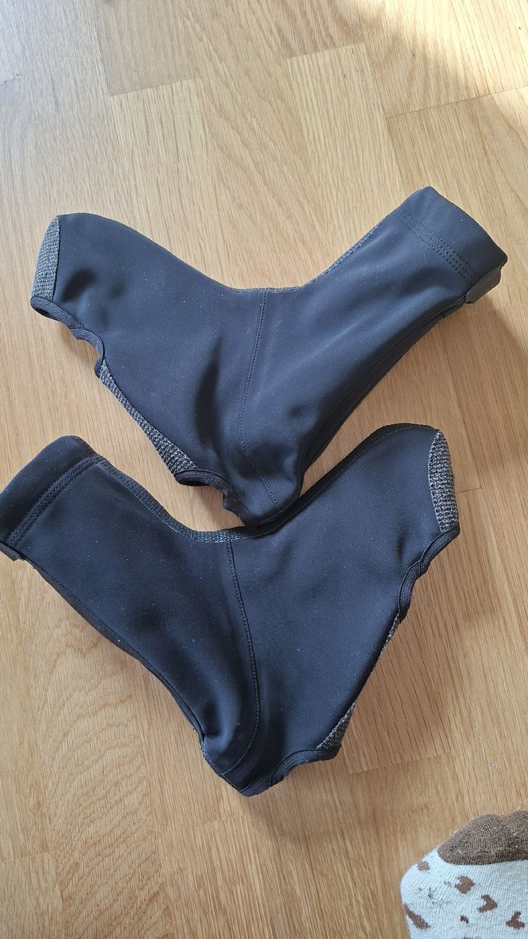 Stinchiere & Fasciature: Rapha Velo Überschuhe – Usato da Wallisellen venduto da Dunja_Sand 1