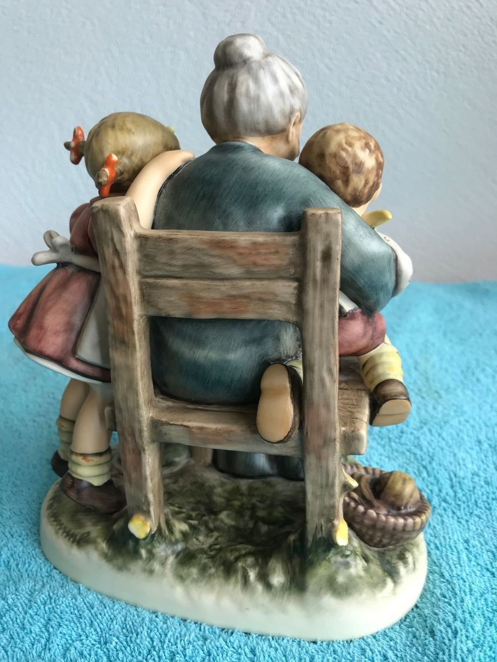 Hummel Statuette: Hummelfigur Grossmütterchen erzählt – Nuovo e nell'imballaggio originale da Siebnen venduto da Trans-Am 4