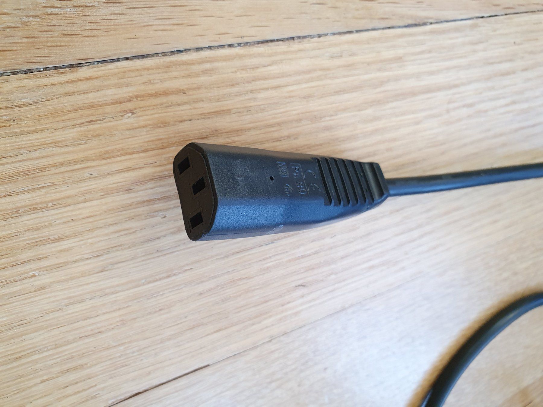 Kabel: Netzkabel / Stromkabel / Gerätekabel 3-Polig 2m – Gebraucht aus Bern von Llu 1
