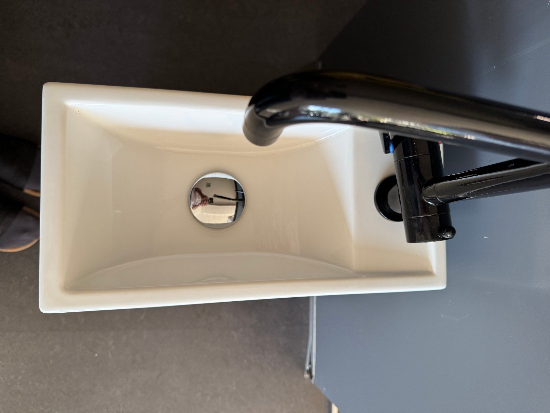 Spülbecken & Waschbecken: Kompakt-Waschtisch Set mit mattschwarzer Mischbatterie – Gebraucht aus Oberrohrdorf von ker_5h67 7