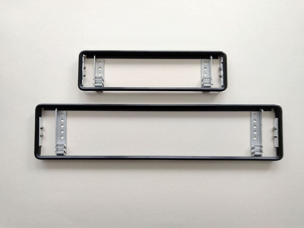 Nummernrahmen aus Aluminium Schwarz 1