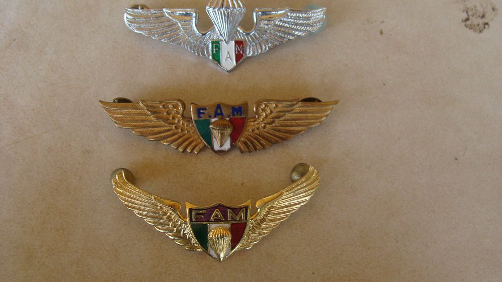 3 Badges épingles De Sécurité Pour Revers - Idéal Comité, Club, Association (thème Football)